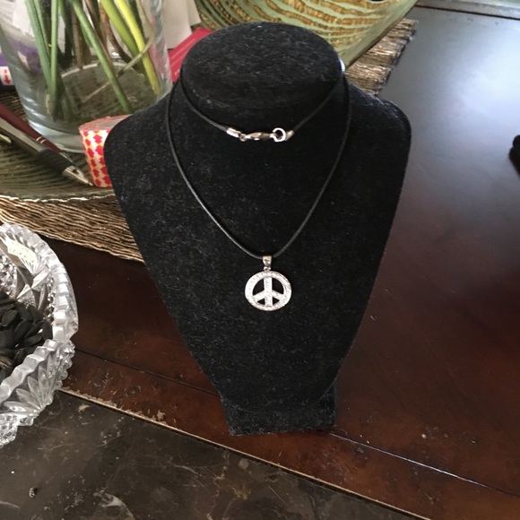 Neckless - Picture 2 of 3